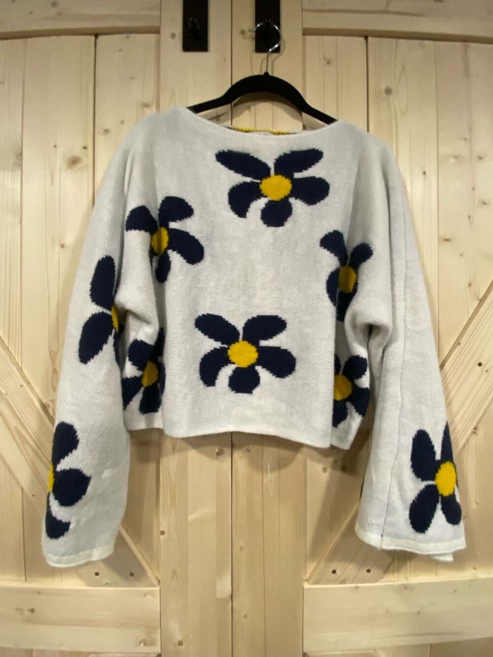 Fashion Nova White and Navy Blue Floral Daisy Print Knit Sweater Size S